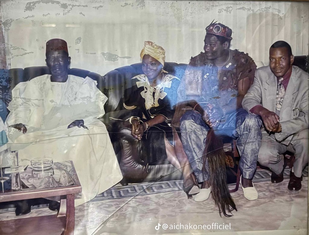 La grande Diva Aïcha Koné partage des moments forts avec le président Lansana Conté et son confrère Mory Djely Deen&nbsp;Kouyaté