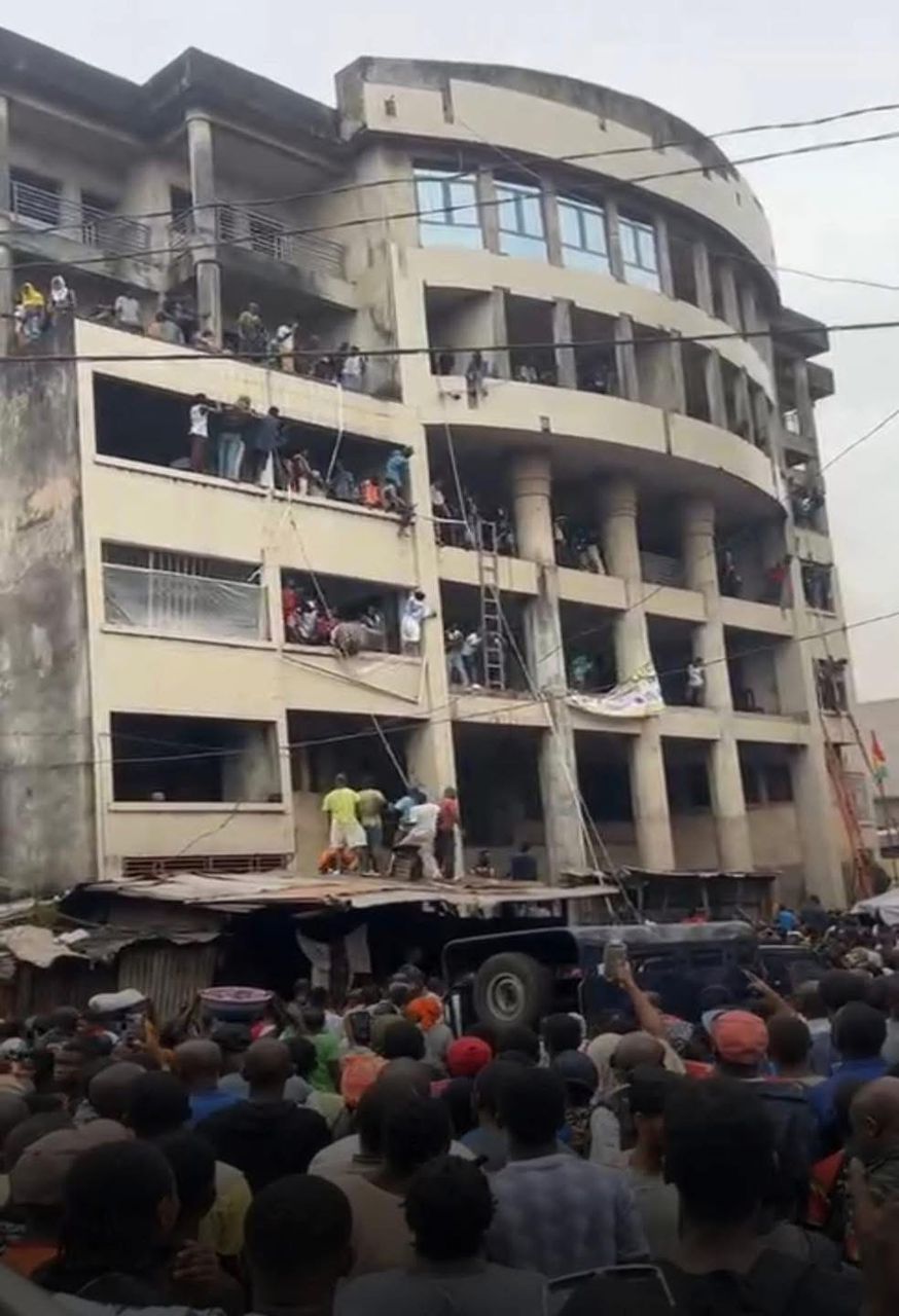 Incendie dans une école à Madina Dispensaire : la population se mobilise pour sauver les&nbsp;enfants